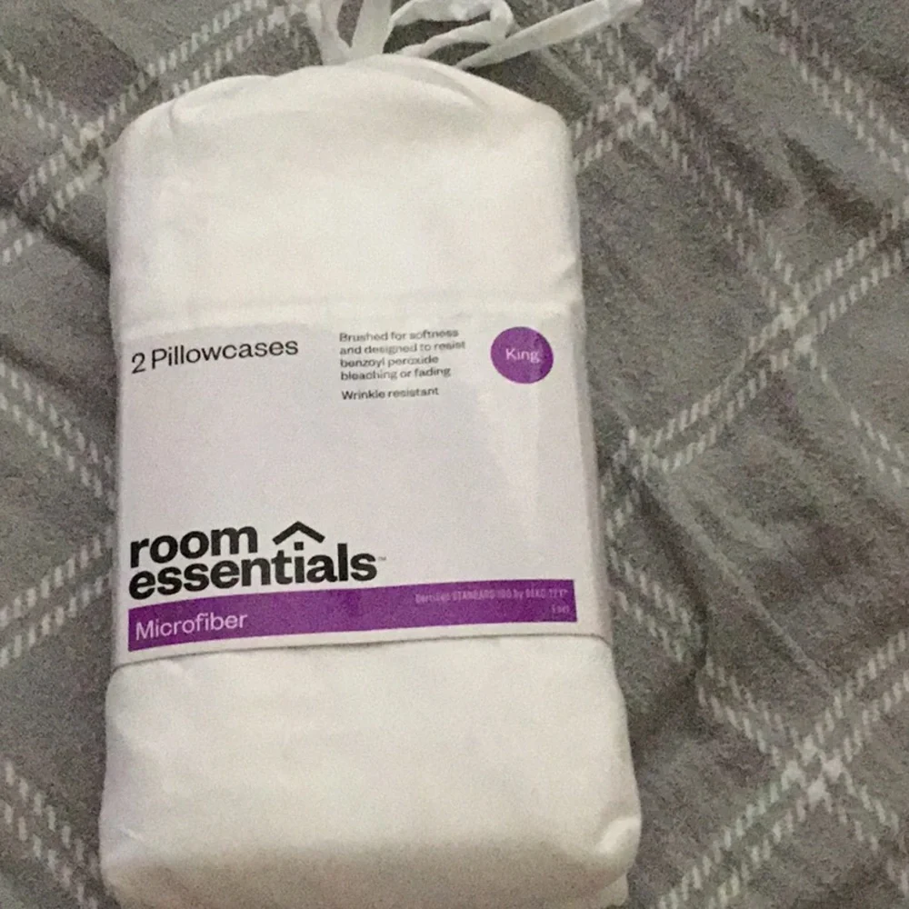 2 Microfiber Solid Pillowcase Sets of 2 - Room Essentials Wrinkle Free King
